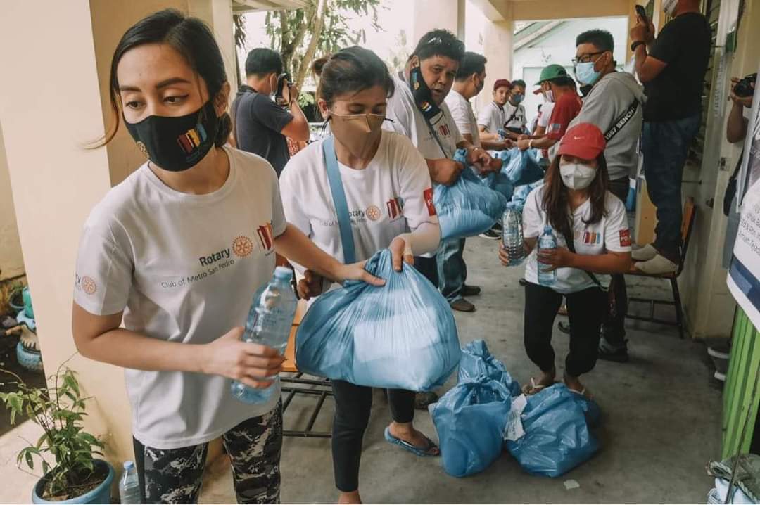 The current president and president-elect team up to help distribute relief goods in Bicol last November 2020
