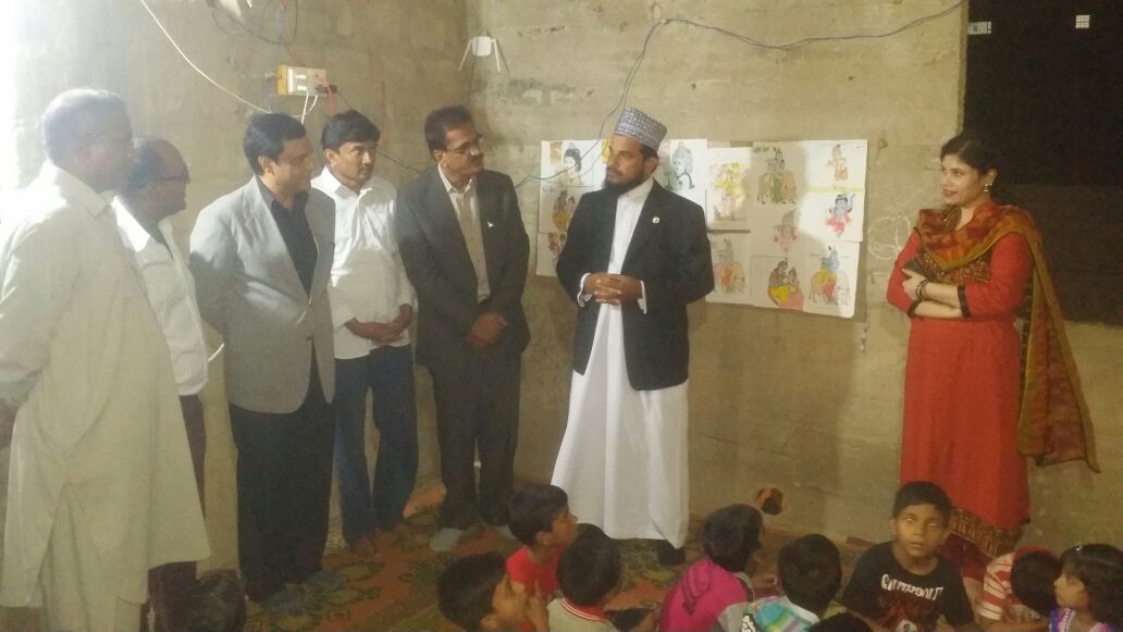 MasterPeace Pakistan and Interfaith Commission Team discussing with children for Navratri celebration and its importance.