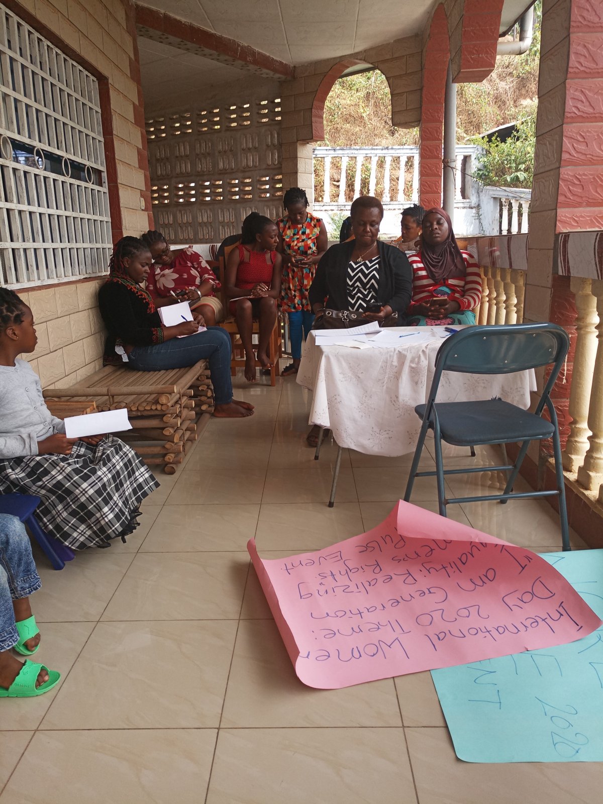 Helping women to log up on World Pulse.