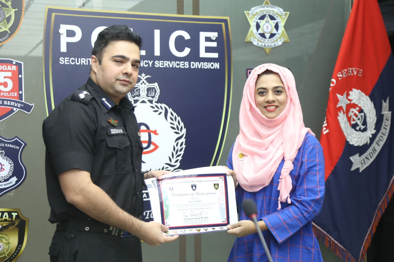 Receiving Certificate of completion from respected Commandant SSU Zeeshan Shafiq!