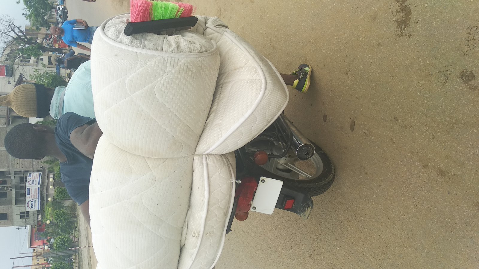 Donation of a mattress for the center hurray