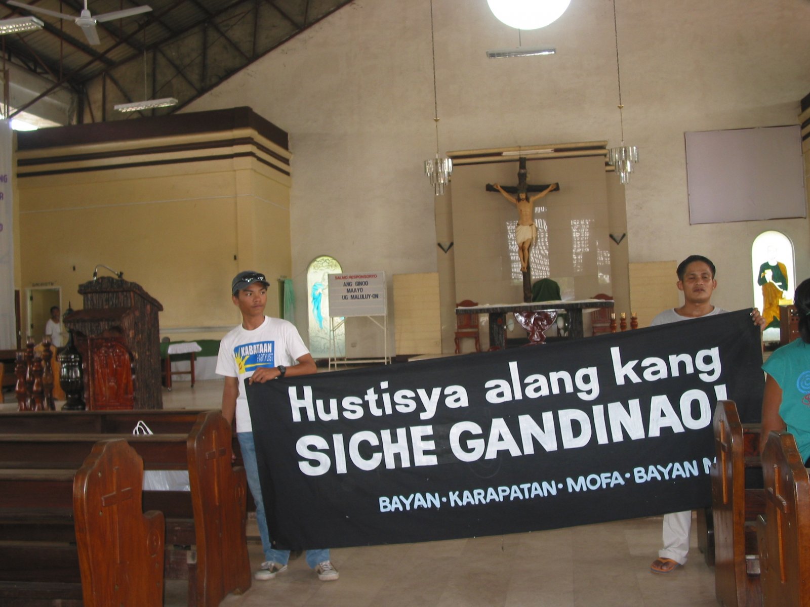 A banner was unfurled as the memorial service began. Photo by libudsuroy. Creative Commons.