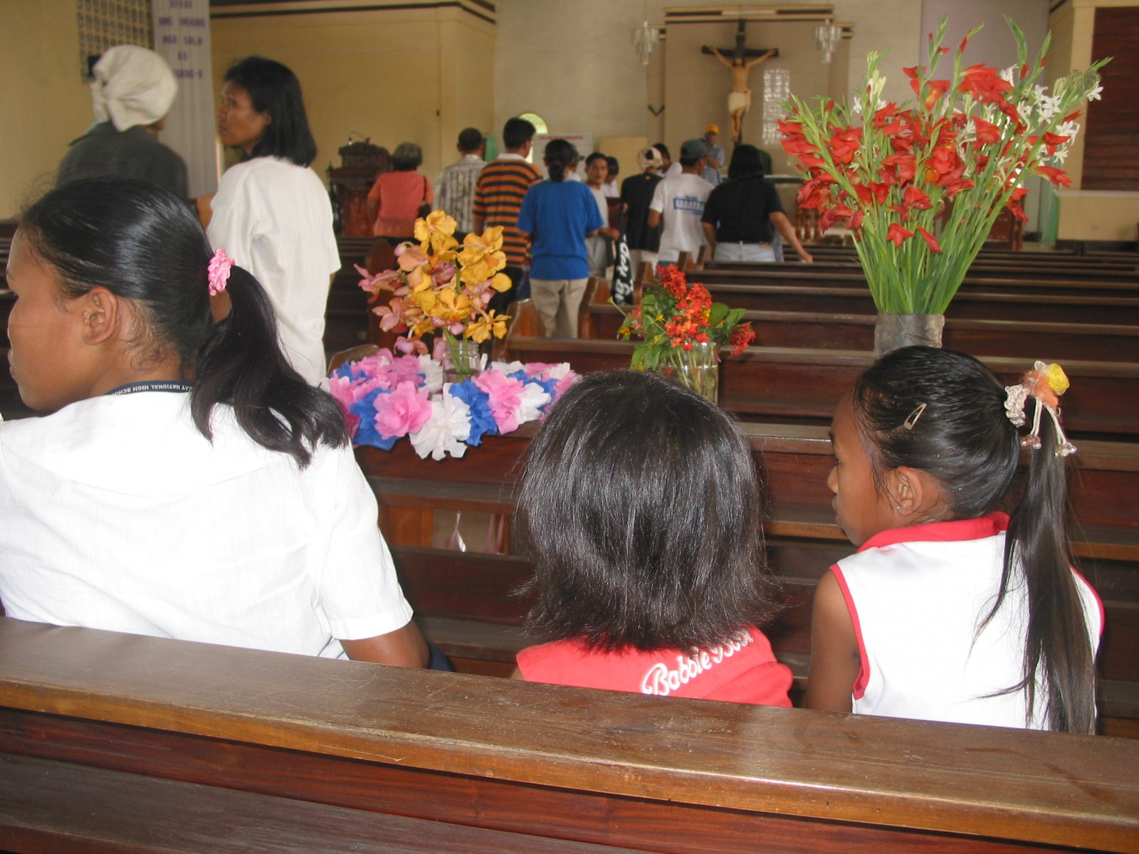 A stream of friends and colleagues came to honor Siche's memory. Photo by libudsuroy. Creative Commons.