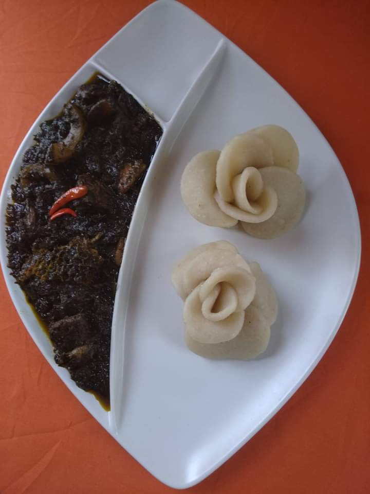 This is water fufu and eru,this is fufu gotten from fermented cassava, eaten with vegetables with meat,cow skin and smoked fish