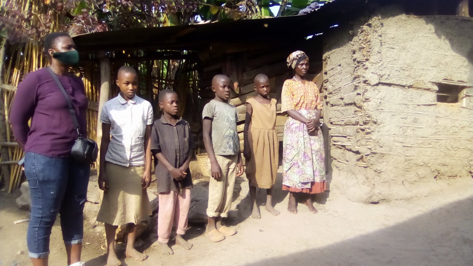 Rwenzori young mothers Network RYOMNET in Uganda doing community outreach program